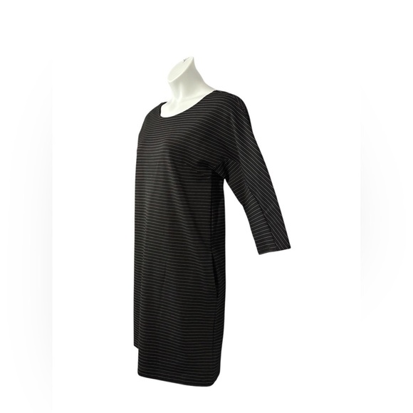 Camber & Grace, Chic Striped Dress with Pockets, Medium, Black & White - Picture 5 of 8